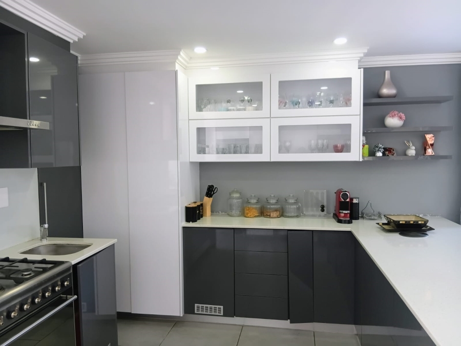 5 Bedroom Property for Sale in Beacon Bay Eastern Cape